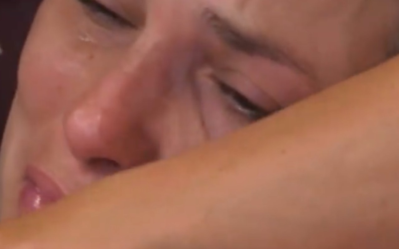 Dayane in lacrime