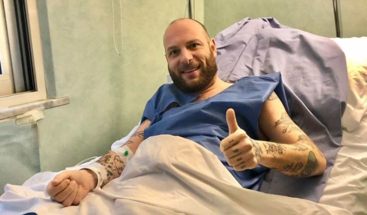 "Mi sono operato", annuncio a sorpresa di Clementino