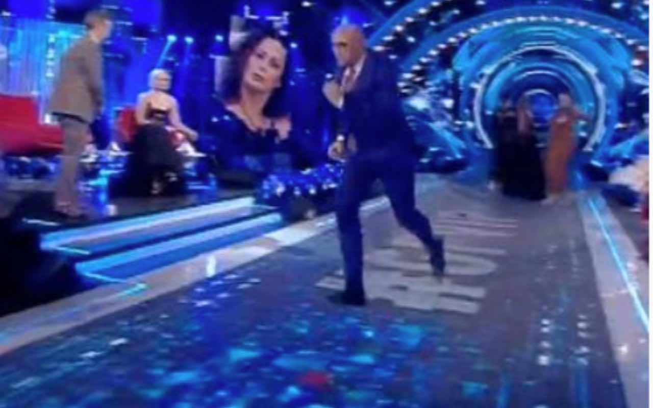 Signorini che scappa dallo studio