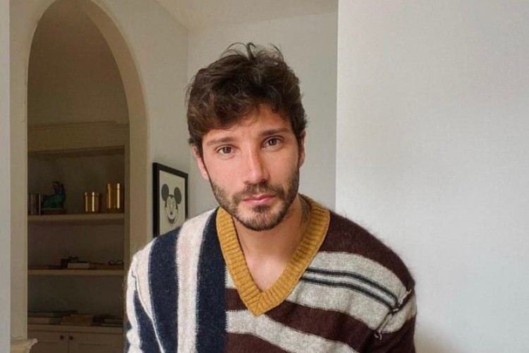 stefano de martino maria de filippi ospite