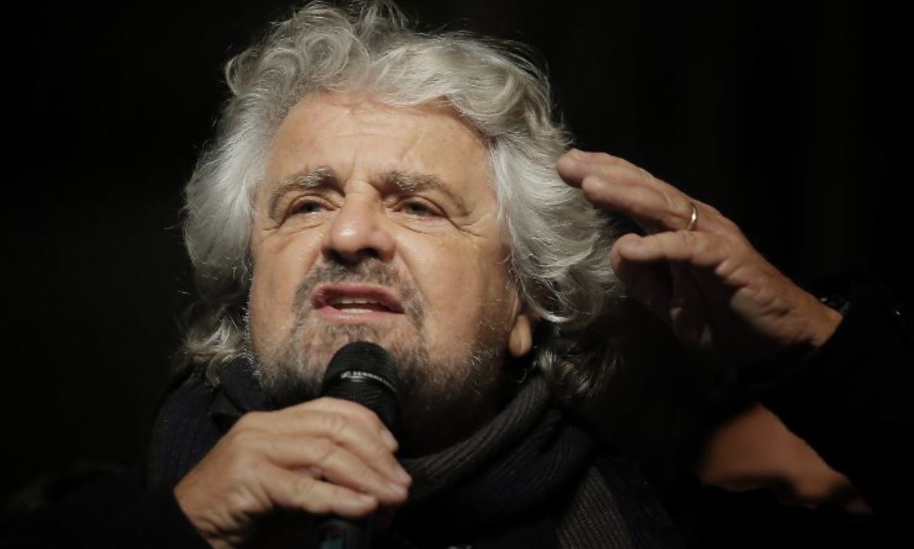 Beppe Grillo si candida come segretario Pd