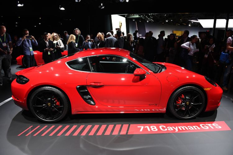 porsche ritiro 911 cayman automobili cina difetto fabbrica