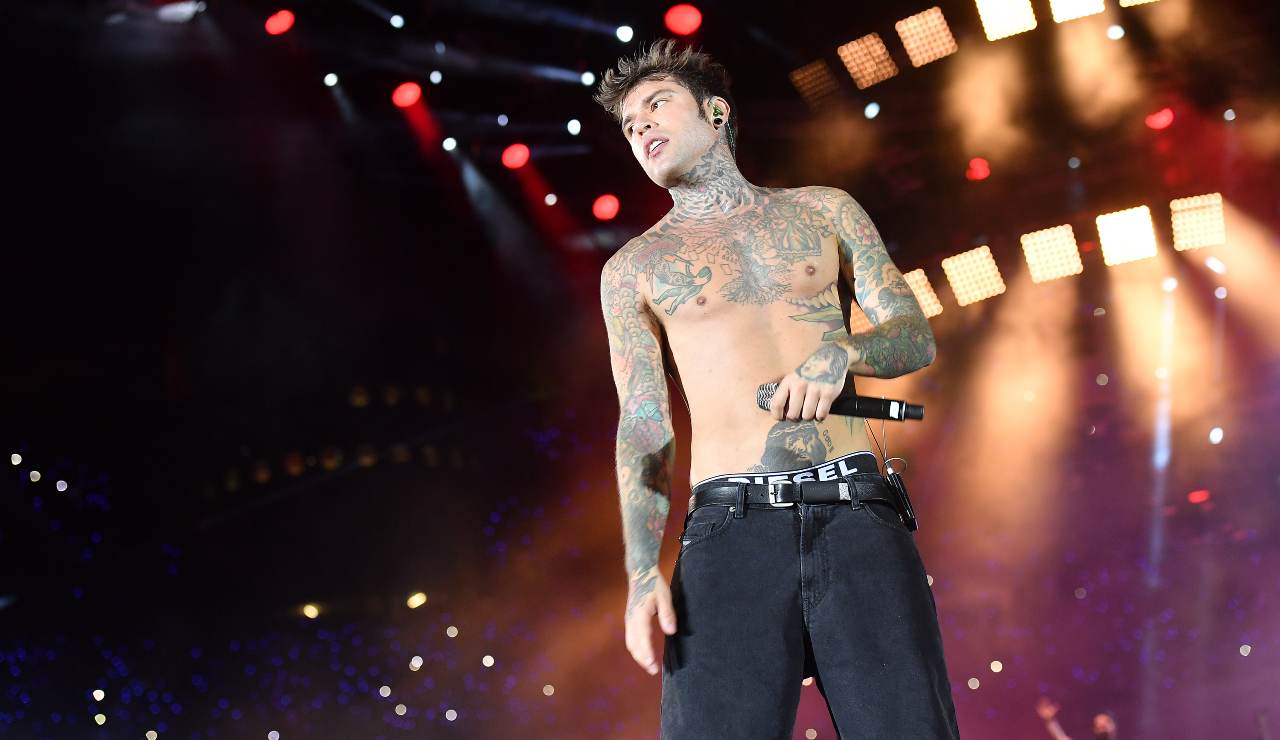Fedez infanzia adolescenza passato pistola