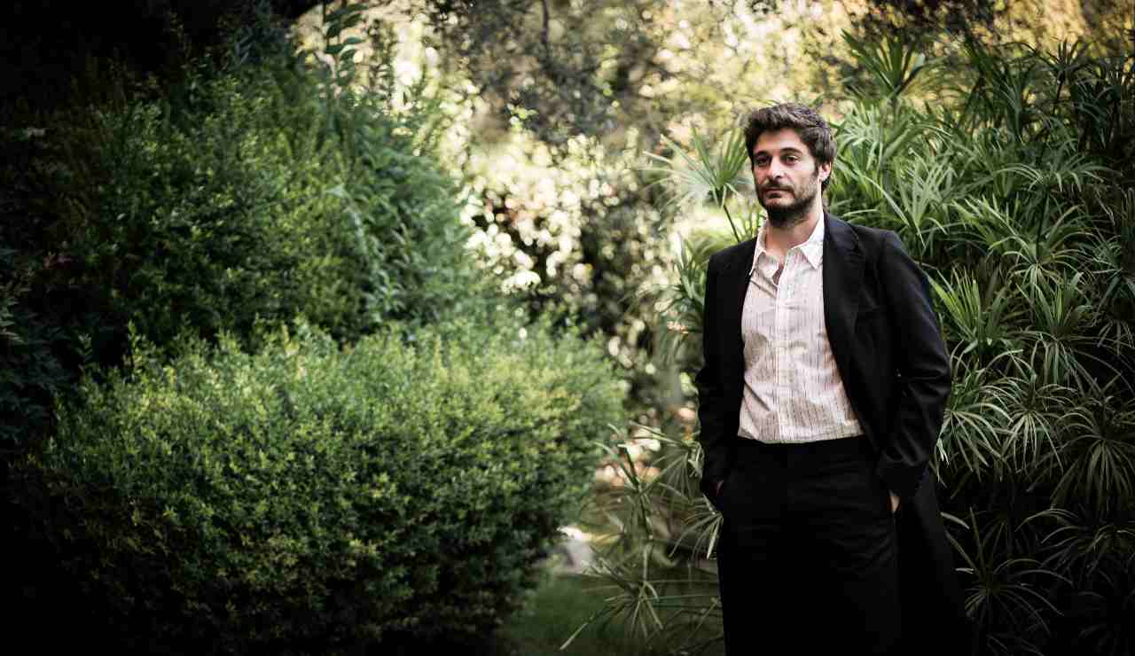 Lino Guanciale tic portafortuna carattere