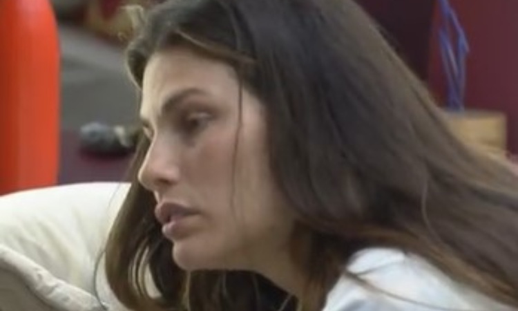 Dayane Mello A Fazenda