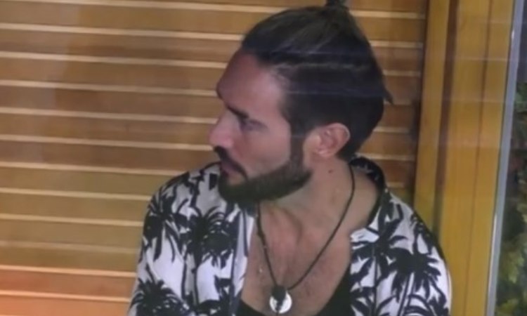 Alex Belli calma Delia