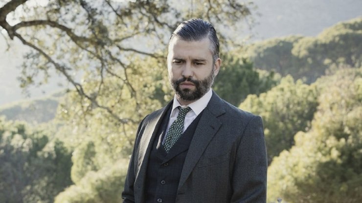 Felipe preoccupato (Una Vita)
