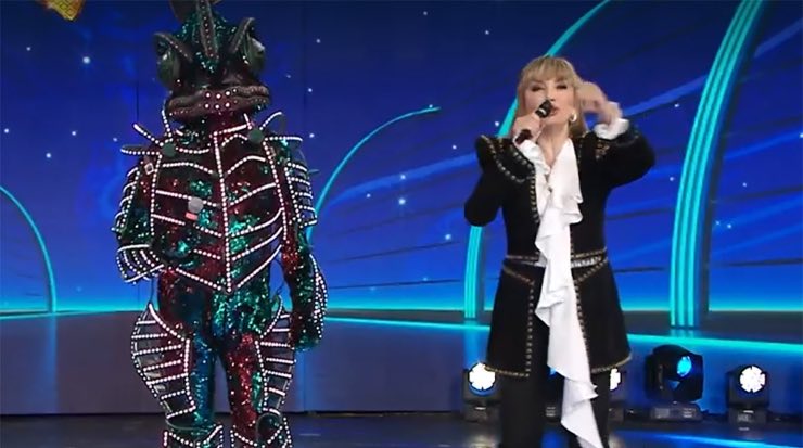 Milly Carlucci Il Cantante Mascherato (Screenshot puntata)