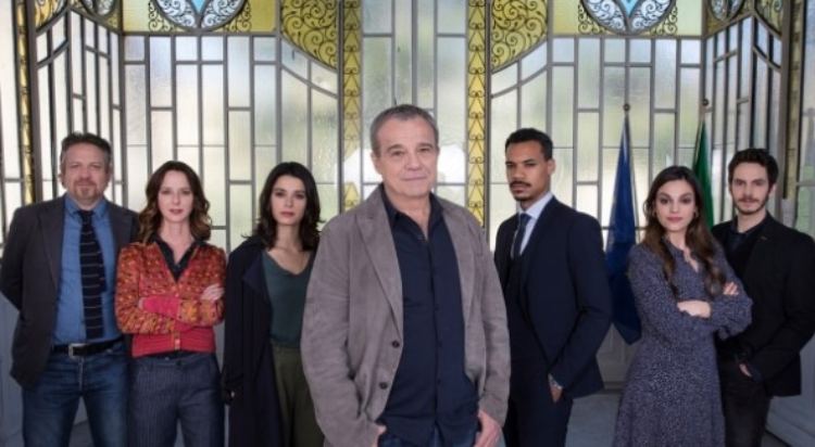 Nero a metà cast