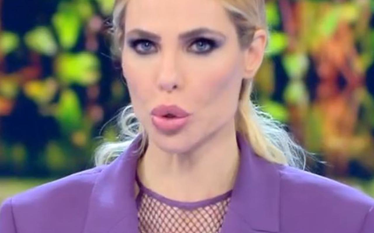 Ilary Blasi (Isoladeifamosi.mediaset.it screenshot)