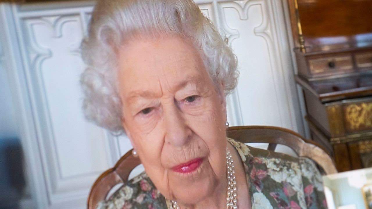Terremoto a Buckingham Palace: “Voglio più spazio” | Vuole fare fuori la Regina Elisabetta