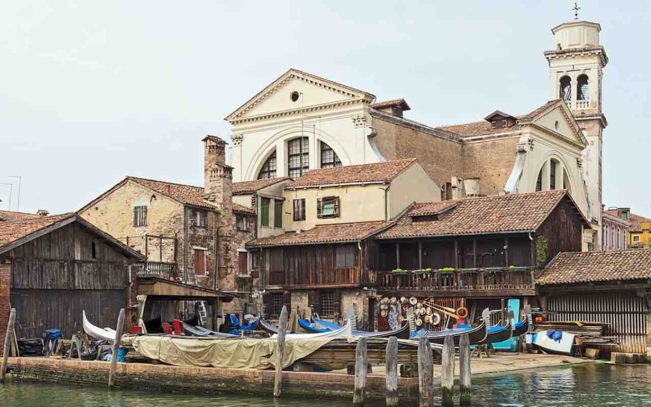 Cantieri gondole Venezia (Wikipedia)-2