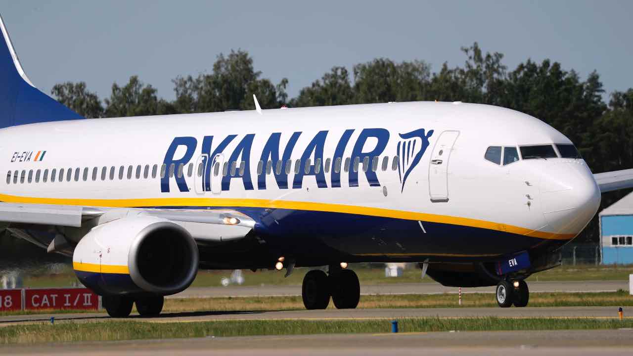 Ryanair annuncia la rivoluzione | Stop alle tariffe super low cost: i nuovi prezzi