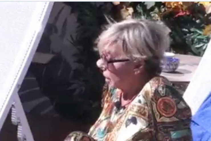 Wilma si sfoga in giardino