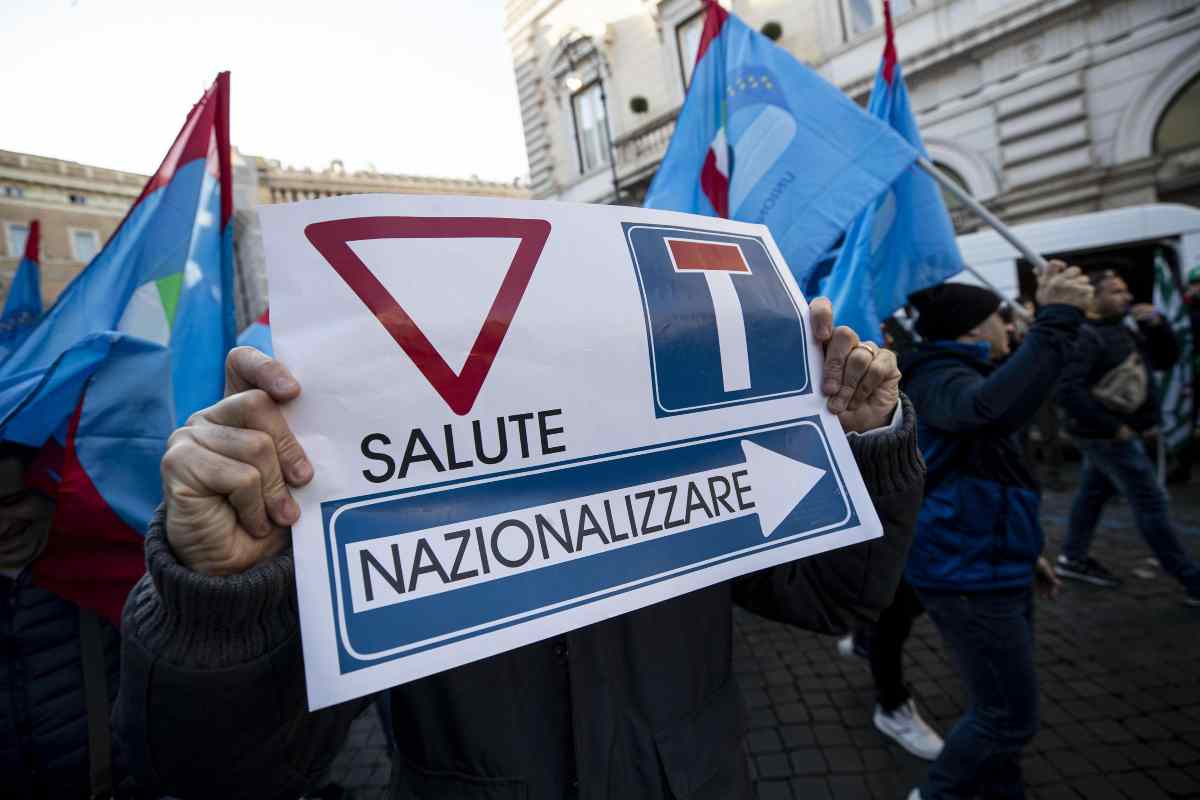 Metalmeccanici che protestano per il loro diritto alla salute