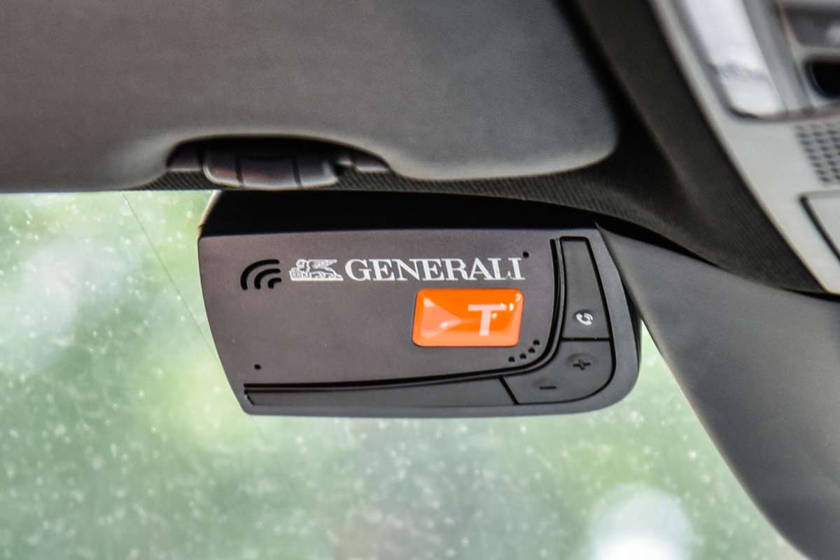 Dispositivo Telepass attaccato all'auto