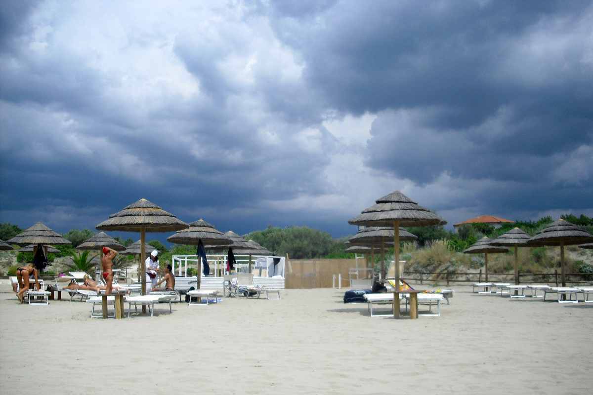 Nuove minacciose aleggiano su una spiaggia italiana