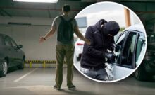 un ladro tenta di forzare la portiera di un'auto