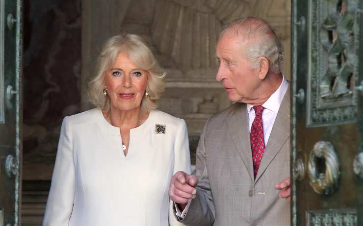 camilla e carlo in posa