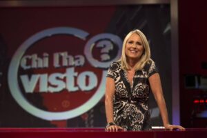 Federica Sciarelli con il logo di "Chi l'ha visto" sullo sfondo