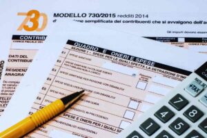 modello 730, penna e calcolatrice