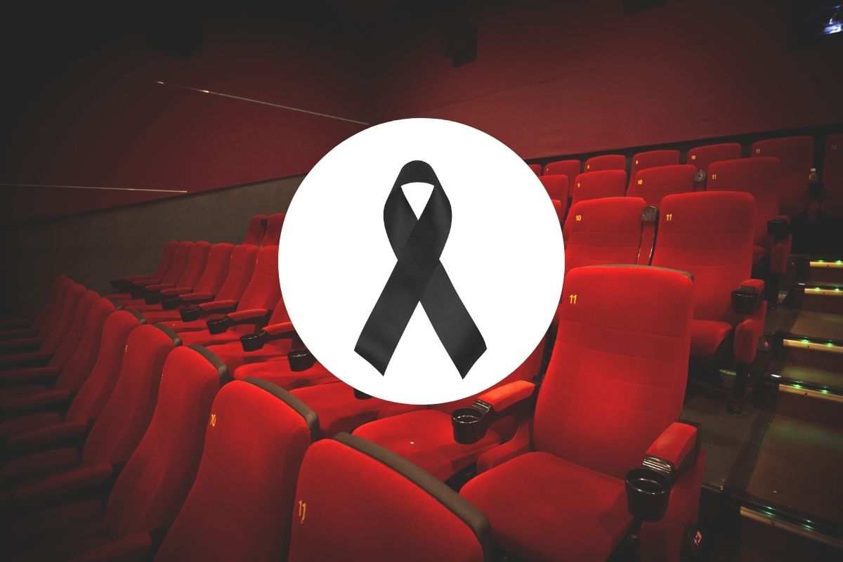 segnale di lutto e una sala cinematografica