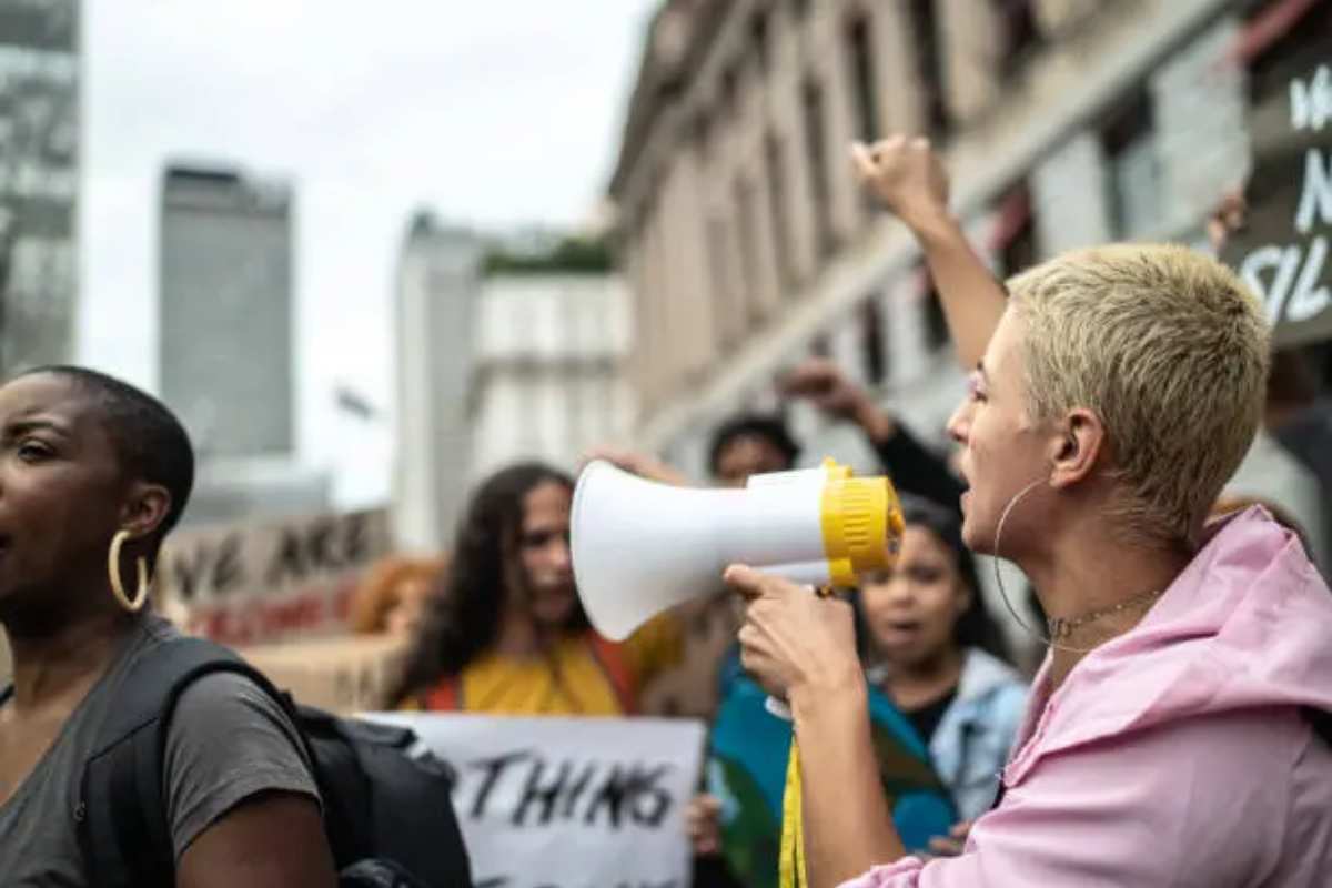 persone in protesta x sciopero