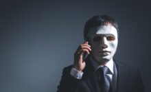 truffatore al telefono
