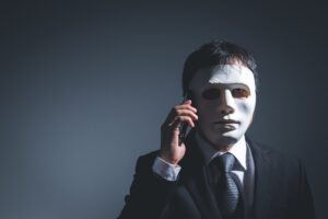 truffatore al telefono